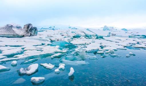 Icebergs and water in the Antarctic region